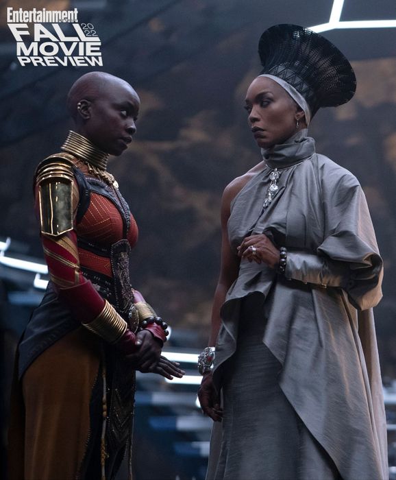 Danai Gurira sẽ vào vai Okoye và Angela Bassett sẽ vào vai Hoàng hậu Ramonda