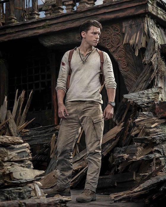 Tom Holland đóng vai Nathan Drake