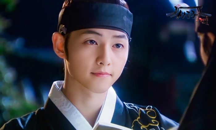 Gương mặt trẻ trung của Song Joong Ki hoàn toàn phù hợp với vai diễn Goo Yong Ha.