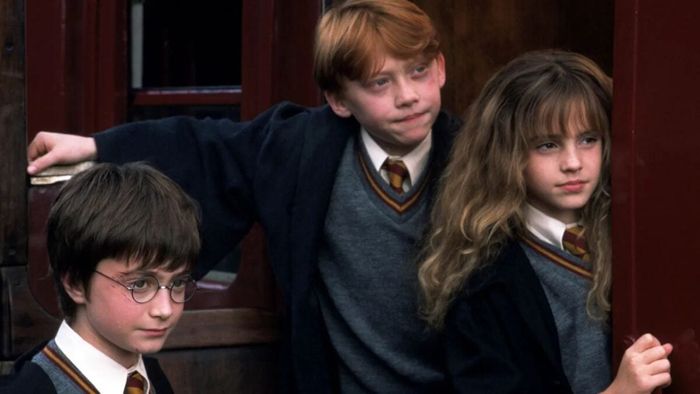 Dự Án Harry Potter của Max Tiến Bộ với Các Nhà Văn Đưa Ra Ý Tưởng Cho Series Của Họ bìa