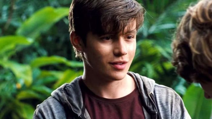 Diễn viên của Jurassic World, Nick Robinson, nói về việc quay trở lại trong phần tiếp theo Jurassic World