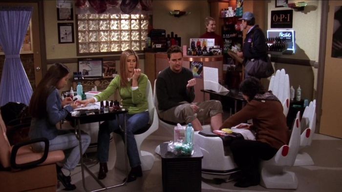 Top 15 Tập Phim Vui Nhộn Nhất cho Người Hâm Mộ của Chandler Bing