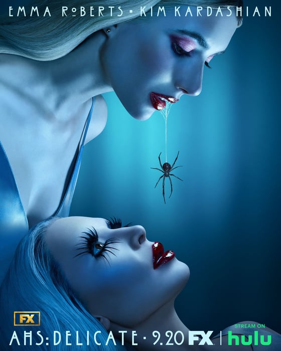 Emma Roberts & Kim K Chơi với một Con Nhện trong Poster Mùa 12 của American Horror Story