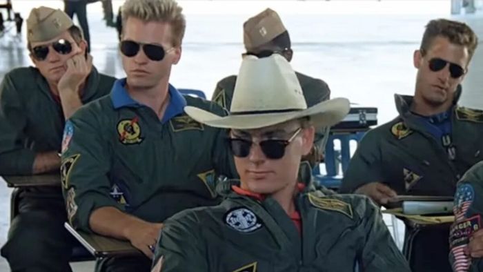 Barry Tubb Kiện Paramount Về Việc Sử Dụng Hình Ảnh Giống Hệt Của Ông Trong Bìa ‘Top Gun: Maverick’