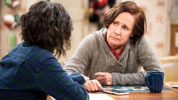 Bìa của 'The Conners' tái sinh mối xung đột chính trị giữa Roseanne & Jackie