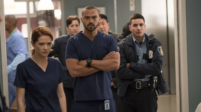 Lý do Jesse Williams rời bỏ Grey’s Anatomy sau 12 mùa được Giải thích