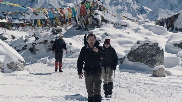 Kết thúc của Everest được Giải Thích: Nhiệm Vụ Cứu Beck Weathers và Số Phận của Andy Được Giải Thích