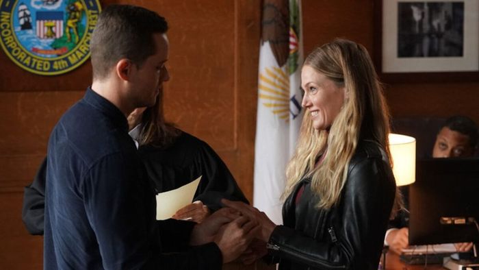 ‘Upstead’ của Chicago PD thể hiện sự đoàn kết với cuộc đình công của SAG-AFTRA - hình bìa
