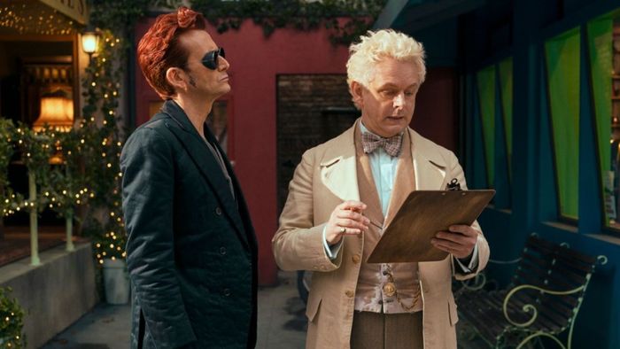 Sheen và Tennant Chia Sẻ Mã Giấu Điều Gì Cho Mùa 2 của Good Omens