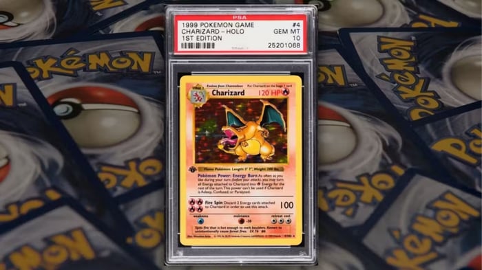 Thẻ Bài Pokemon Charizard Holographic Không Bóng