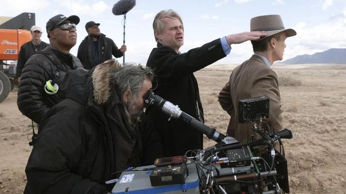 Lý do Christopher Nolan để diễn viên của mình tự do diễn xuất trong Oppenheimer