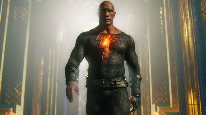 Dwayne Johnson Giải Thích Sự Thất Bại của Black Adam & Tương Lai Của Anh trong DCU bìa