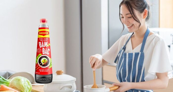 Nước tương đậu nành đặc Maggi dung tích 700 ml