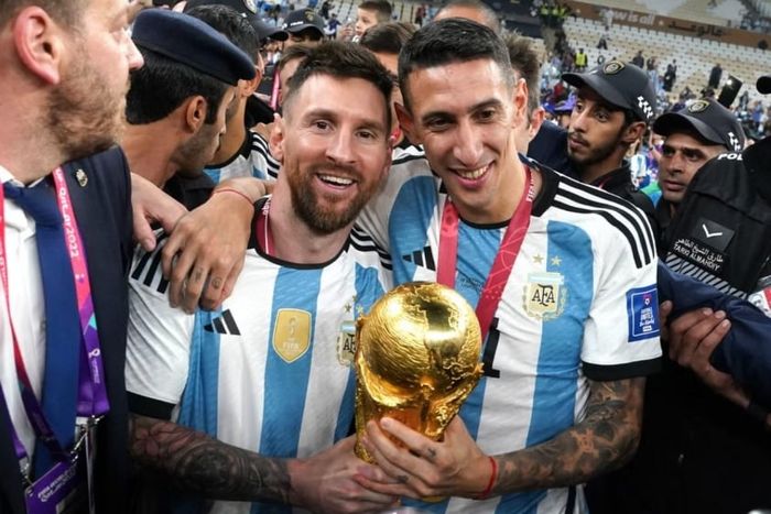 Thông tin chuyển nhượng mới nhất vào tối 7/5: Manchester United đã chốt 2 tân binh cho mùa hè này và việc Di Maria tái hợp với Messi cũng đã hoàn tất.
