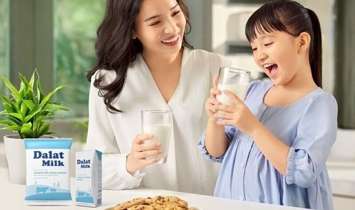 Lốc 4 hộp sữa tươi DalatMilk ít đường 180 ml