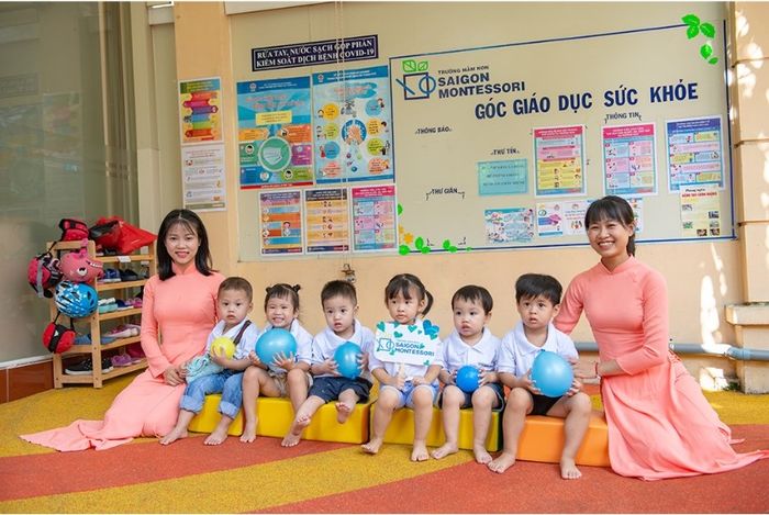 Ảnh cô giáo và học sinh tại Trường Mầm non Montessori Sài Gòn (Ảnh: Sưu tầm)