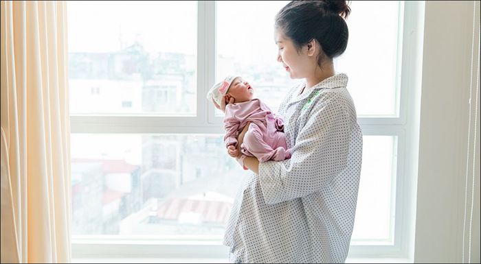 Mẹ sau sinh có nên sử dụng máy điều hòa không