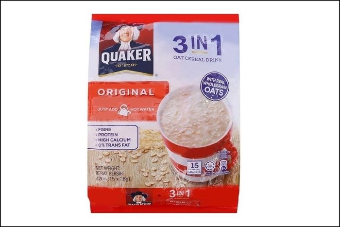 Yến mạch nguyên chất cán vỡ vị truyền thống Quaker 420g là một lựa chọn tốt cho bữa sáng của mẹ sau sinh.