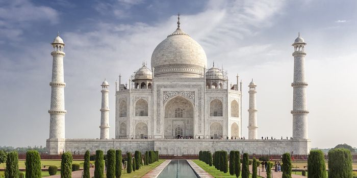 Taj Mahal - một trong những điểm du lịch nổi tiếng nhất của Ấn Độ