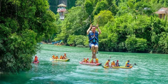 Khu du lịch Sông Chày - Hang Tối