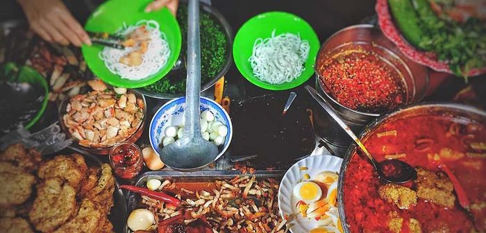 Bánh canh chả cá là món đặc sản không thể bỏ qua khi đến Mũi Kê Gà, Phan Thiết