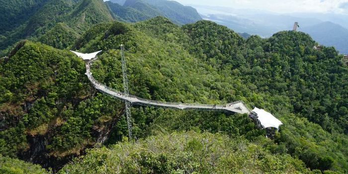 Cầu đi bộ ở độ cao 660m tại Langkawi.