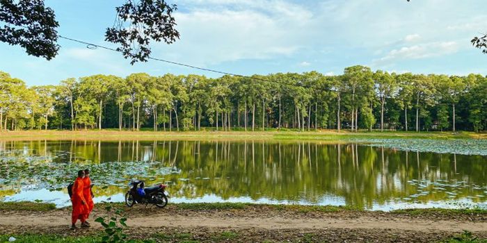 Ao Bà Om đóng vai trò quan trọng trong đời sống và du lịch của người dân Trà Vinh.