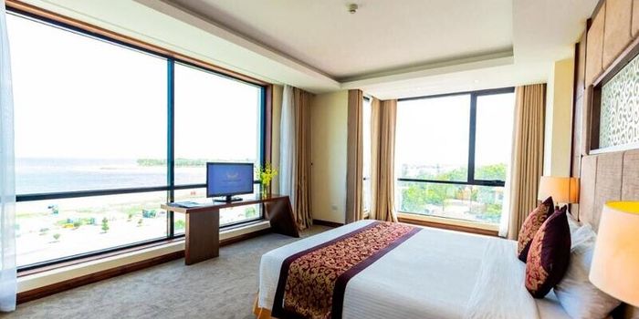 Mường Thanh Holiday Quảng Bình Hotel - khách sạn Đồng Hới gần biển Nhật Lệ