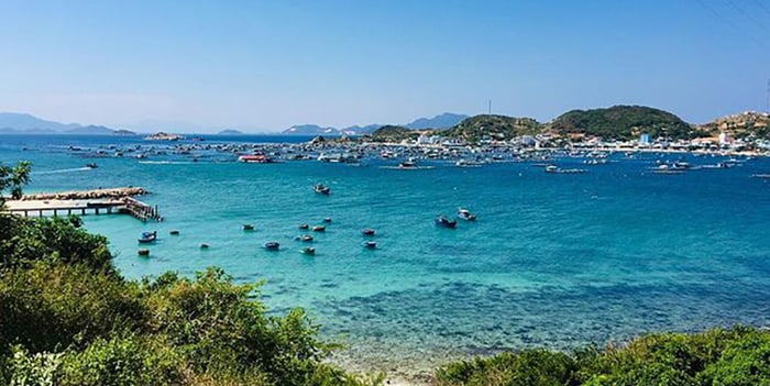 bãi biển Bình Tiên ở Cam Ranh