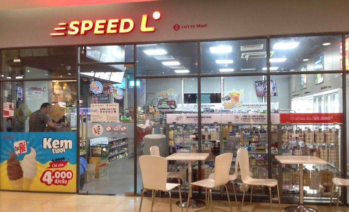 Cửa hàng Speed L đầu tiên tại Việt Nam của Lotte Mart nằm tại tòa nhà Pico Cộng Hòa, quận Tân Bình, TP.HCM.