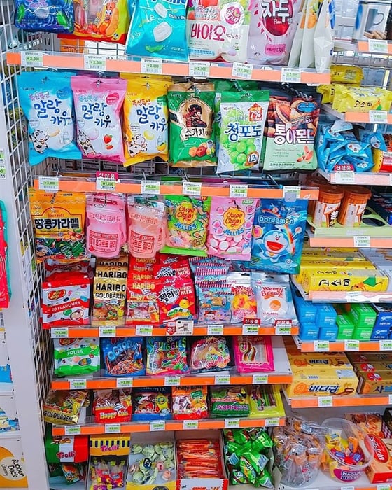 Không thể không mua đồ khi đến 7-Eleven được bạn nhỉ?