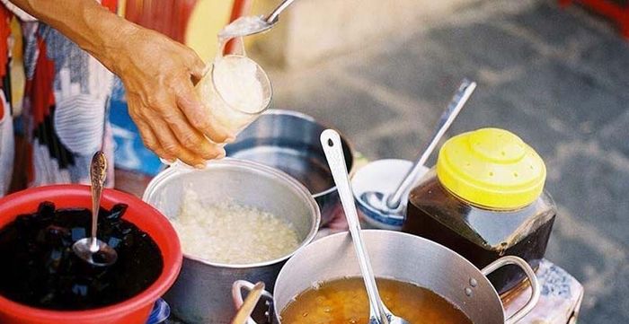 Những bát chè mát lành tại góc chợ nhỏ