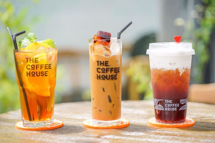 Bạn có thuộc hội những người yêu thích món Trà đào cam sả đã làm nên tên tuổi của The Coffee House.