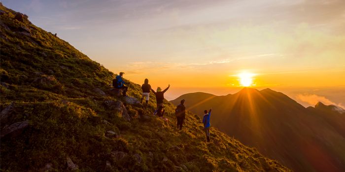 trekking chiêm ngưỡng hoàng hôn trên những triền đồi