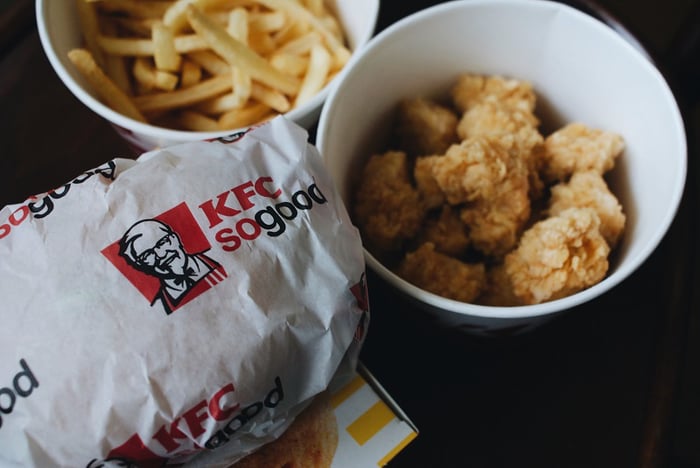 KFC đã có mặt tại Thành phố Hồ Chí Minh vào năm 1997, và sau hơn 2 thập kỷ, tình yêu của người hâm mộ gà rán dành cho thương hiệu này vẫn không hề giảm đi.