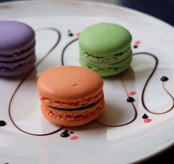 Không thể thiếu những chiếc macaroon nhỏ xinh cho phần tráng miệng của bạn đấy. Instagram: @brodardvietnam