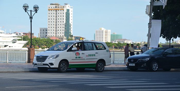 Taxi là phương tiện di chuyển được lựa chọn nhiều nhất tại sân bay.