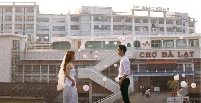 Mua đặc sản ở các cửa hàng uy tín như L’angfarm, BerryLand, để đảm bảo chất lượng.