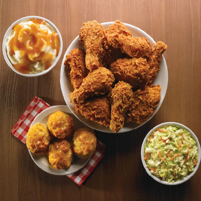 Tại Texas Chicken, ngoài hương vị gà Texas độc đáo, bạn còn có cơ hội thưởng thức các loại nước ngọt đặc trưng. Ăn gà rán nhiều dầu mỡ, hãy uống thêm ít nước ngọt để dễ tiêu nhé!