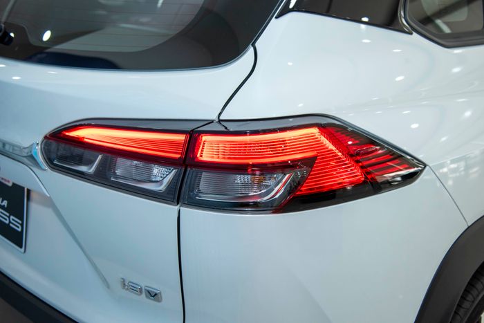Khám phá chi tiết về Toyota Corolla Cross 1.8V tại đại lý, không kém cạnh phiên bản 1.8HEV (DSC_9390.JPG)