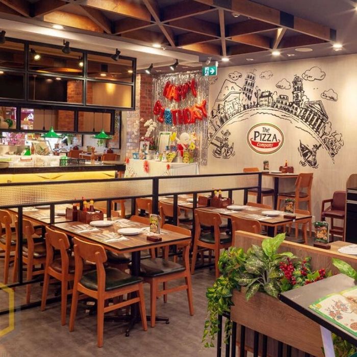 Không gian ấm áp, lãng mạn của The Pizza Company là lựa chọn tuyệt vời cho một buổi họp gia đình, gặp gỡ bạn bè hoặc dành thời gian cùng người yêu vào cuối tuần.