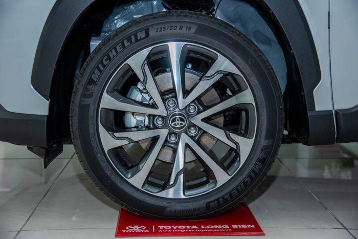 Khám phá chi tiết về Toyota Corolla Cross 1.8V tại đại lý, không kém cạnh phiên bản 1.8HEV (DSC_9354.JPG)