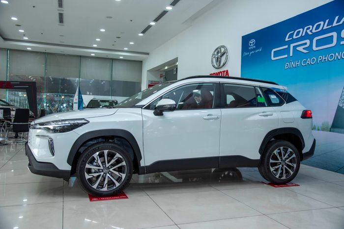 Khám phá chi tiết về Toyota Corolla Cross 1.8V tại đại lý, trang bị không thua kém phiên bản 1.8HEV (DSC_9352.JPG)
