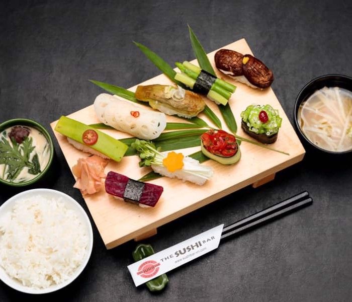 Thưởng thức sushi hay sashimi, bạn sẽ cảm nhận được sự tinh tế, chính xác như cách cả thế giới nhìn về người Nhật.