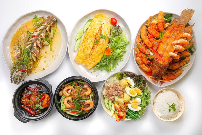 Hãy đến Cocochin Food Court để tìm lại những hương vị quen thuộc như những bữa cơm mẹ nấu.