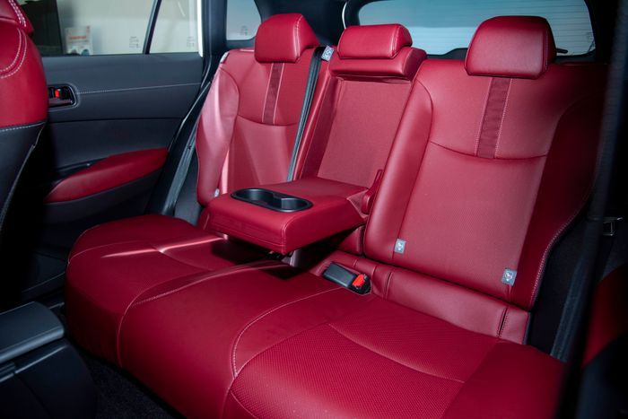 Khám phá chi tiết về Toyota Corolla Cross 1.8V tại đại lý, không kém cạnh phiên bản 1.8HEV (DSC_9393.JPG)