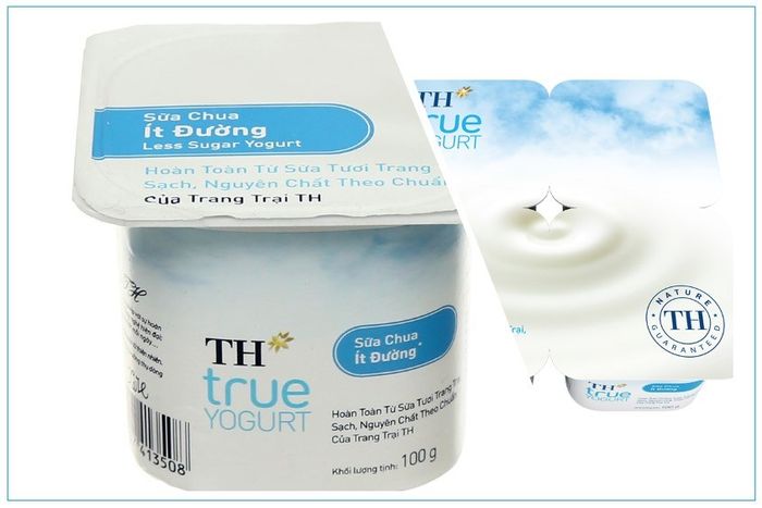 Sử dụng sữa chua TH True mik để làm mặt nạ lột mụn đầu đen tại nhà