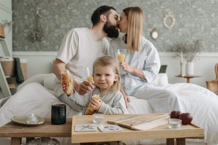 Hai bạn cùng hỗ trợ nhau để giữ lửa lãng mạn trong mối quan hệ.