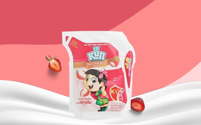 Sữa chua uống tiệt trùng Kun LiF vị kem dâu 110 ml (phù hợp từ 2 tuổi trở lên)