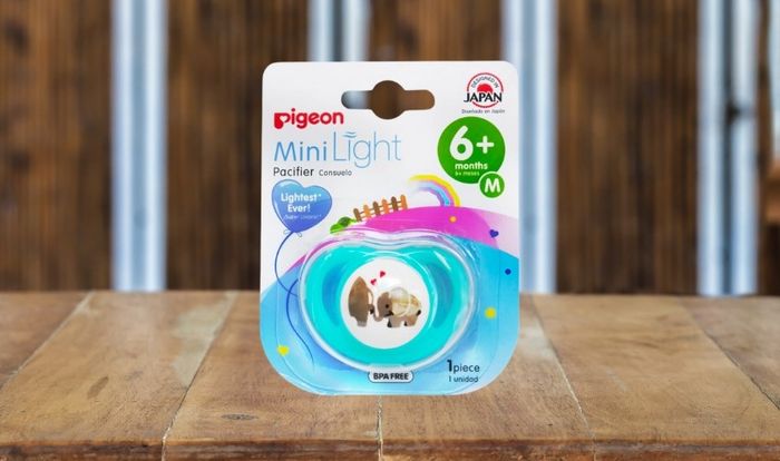 Ti ngậm Pigeon Mini Light size M (6 - 12 tháng) - Màu ngẫu nhiên